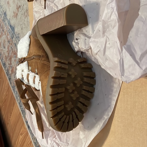 BCBGeneration Women's Hiker Ankle Boot, size 8 - Picture 10 of 14